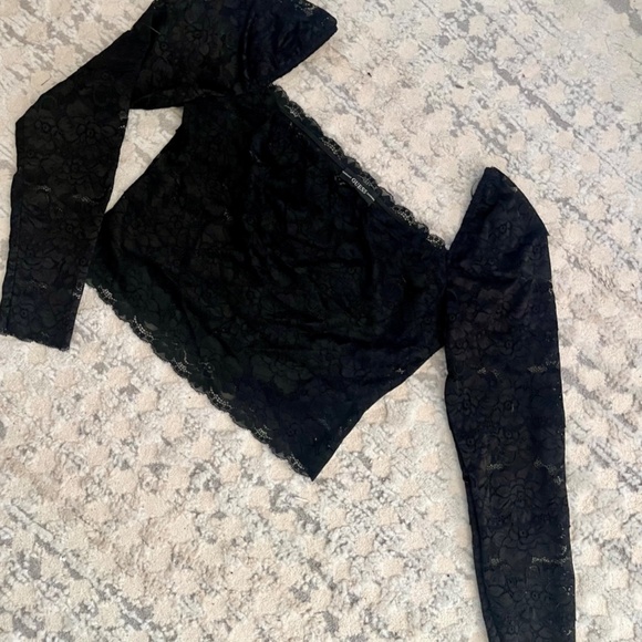 Black Lace Off the Shoulder Top ~ GUESS ~ NEW without Tags ~ SUPER DEAL - Picture 5 of 11